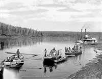 B2863: traders leaving Athabasca Landing for the north, 1901